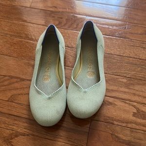 In brand new shape Rothy’s size 6